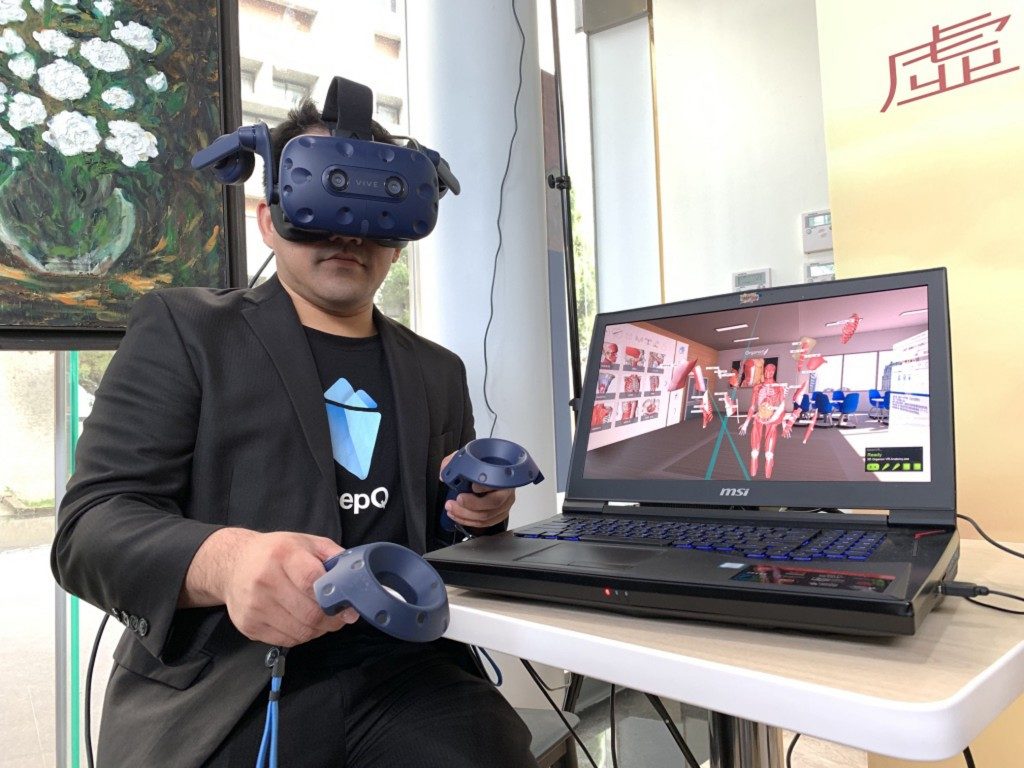 VR Anatomy Lab - YellRobot