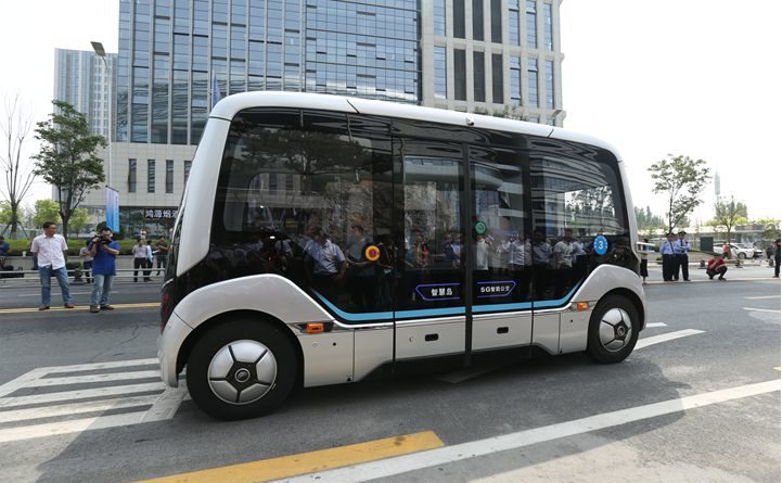 5G Self-Driving Buses Longzi Lake - YellRobot