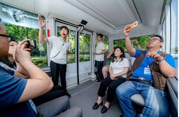 5G Self-Driving Buses Longzi Lake - YellRobot