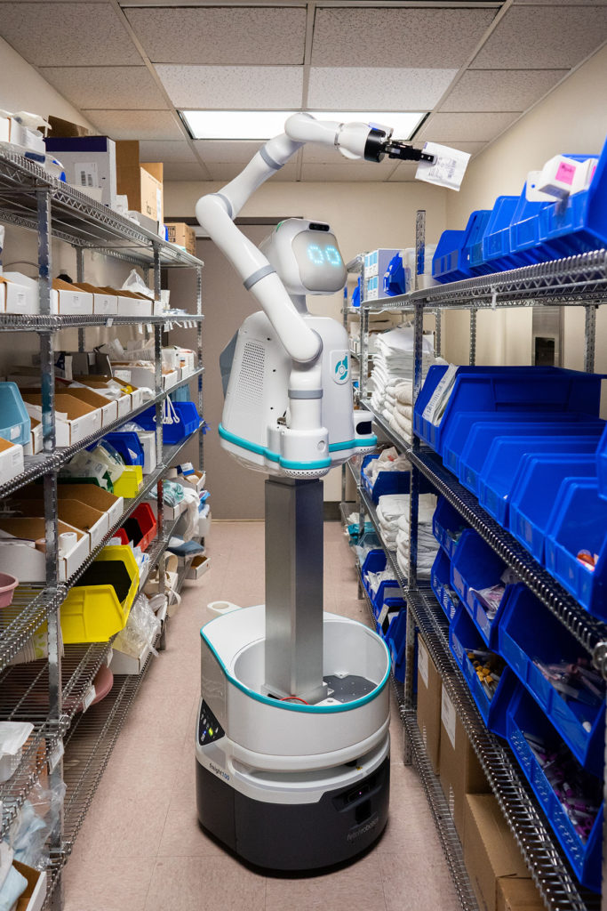 Moxi Hospital Robot - YellRobot