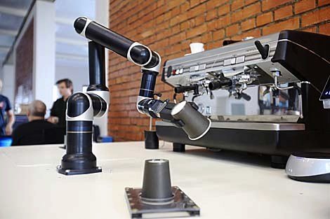robot cafe dubai robocafe - YellRobot