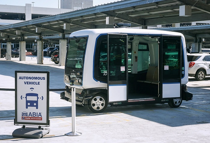 Driverless Shuttle Austin Airport - YellRobot