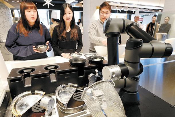 Robots Cooking Noodles South Korea Cloi Chefbot - YellRobot