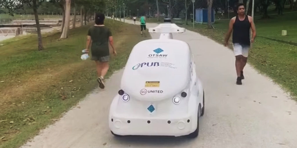 Singapore Social Distancing Robot - YellRobot