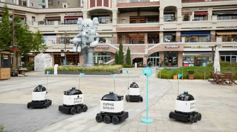 Dilly Delivery Robot Baemin Korea - YellRobot